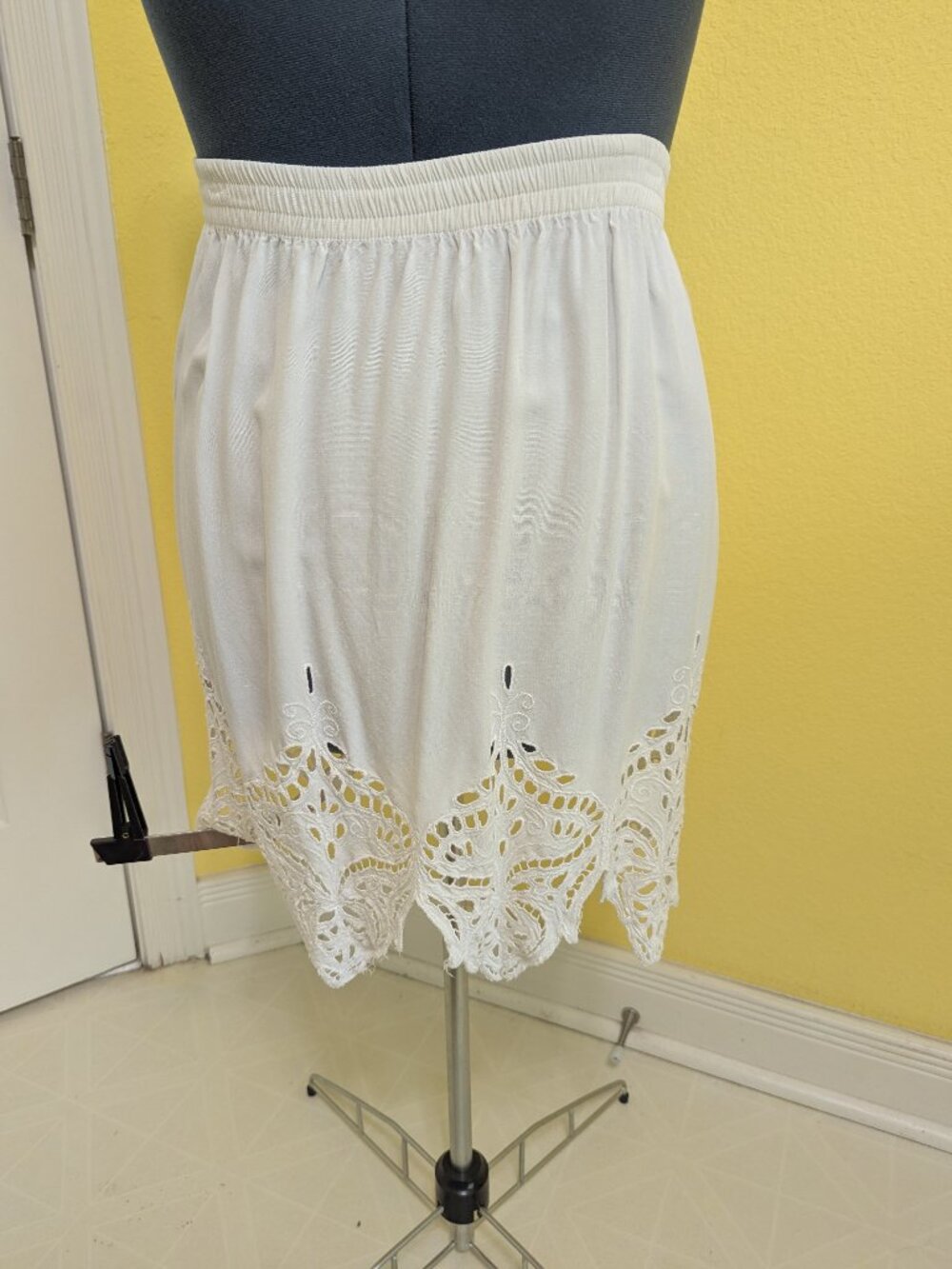 Blue Sky white Handmade cutwork blouse and matching skirt, small - Picture 5 of 7